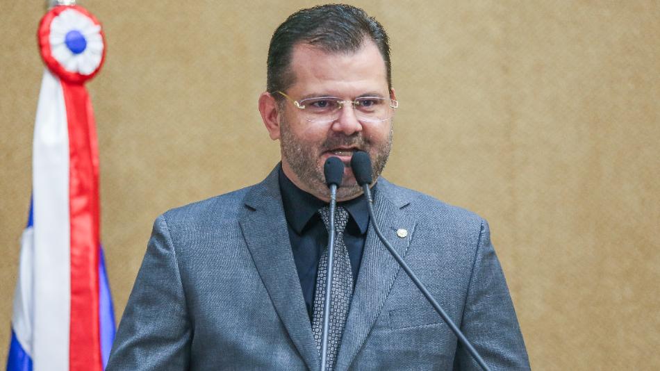 Shoppings deverão oferecer até 10% das vagas com pontos de recarga para carros elétricos e híbridos