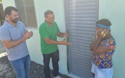 Pojuca entrega mais casas pelo Programa Fim da Taipa e Angelo Coronel Filho participa