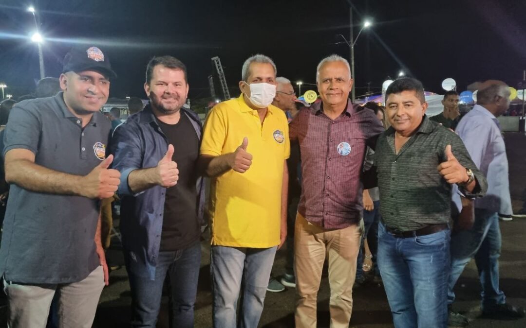 Abertura da Festa do Interior, em Casa Nova, conta com presença de Angelo Coronel Filho